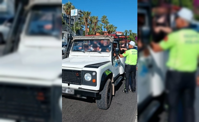 Alanya’da polis safari araçlarını denetledi