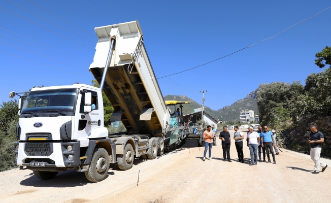 Alanya Belediyesi'nden Oba Mahallesi'nde sıcak asfalt