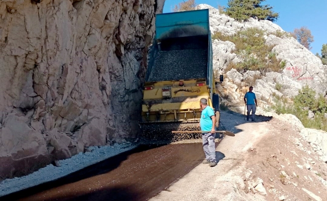 Alanya'nın yüksek kesimlerinde asfalt çalışması sürüyor