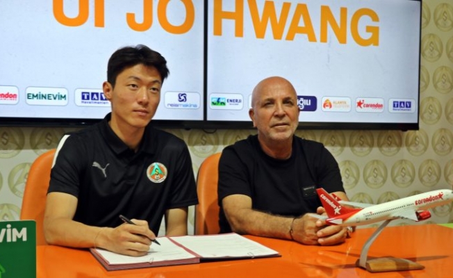 Alanyaspor’da yeni transfer Hwang için imza töreni