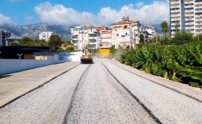 Alanya Belediyesi asfalt  çalışmaları devam ediyor