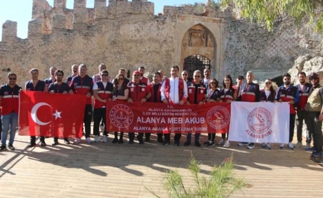 Alanya’da eğitimcilerden ‘Cumhuriyet’ yürüyüşü