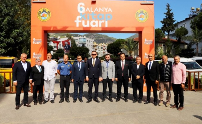 Alanya’da Kitap Fuarı'na halktan yoğun ilgi