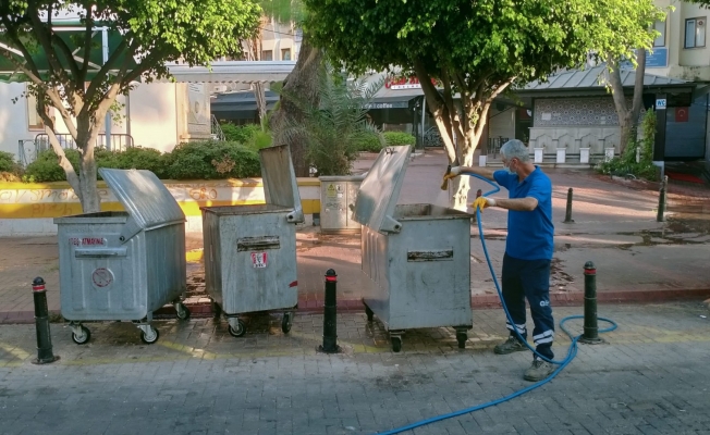 Büyükşehir’in sinek timleri Alanya sokaklarında