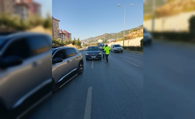 Alanya Emniyet Müdürlüğü ekipleri trafik uygulaması gerçekleştirdi