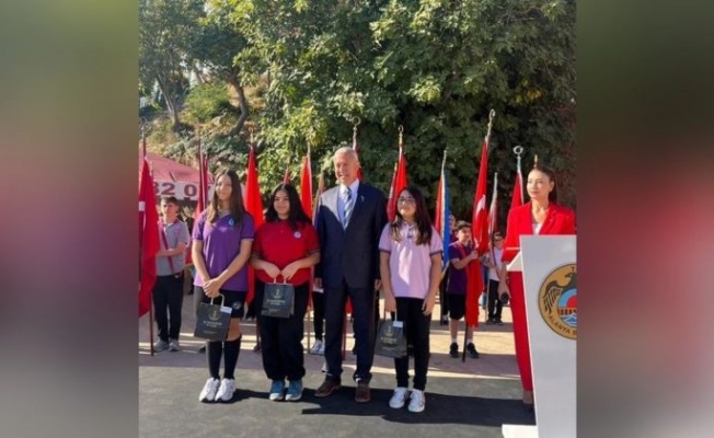 Alanya’da yarışma birincisine Özcelik'ten hediye