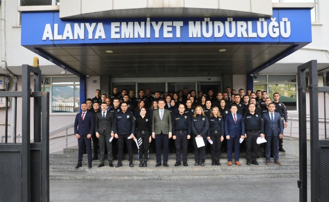 Kaymakam Ürkmezer'den Emniyet Müdürlüğü Personeline Plaket