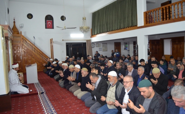 Güler Camii’nde sabah namazında bir araya gelindi