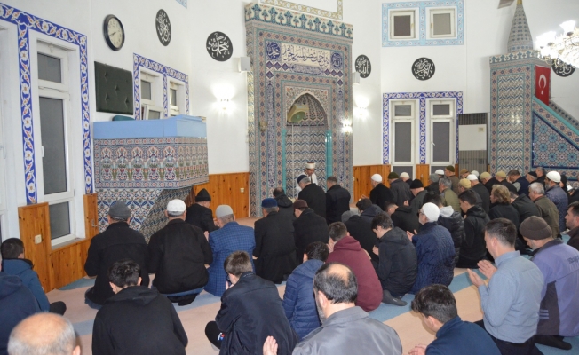 Ali İmam Camii’nde sabah namazında bir araya gelindi