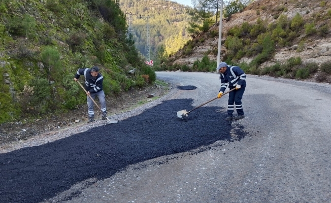 Antalya Büyükşehir’den Alanya kırsalındaki yollara kış bakımı 