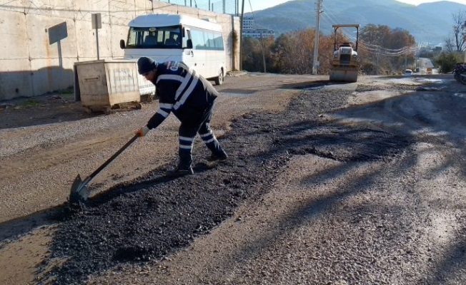 Büyükşehir’den Taşatan yolunda tuzlama ve asfalt çalışması