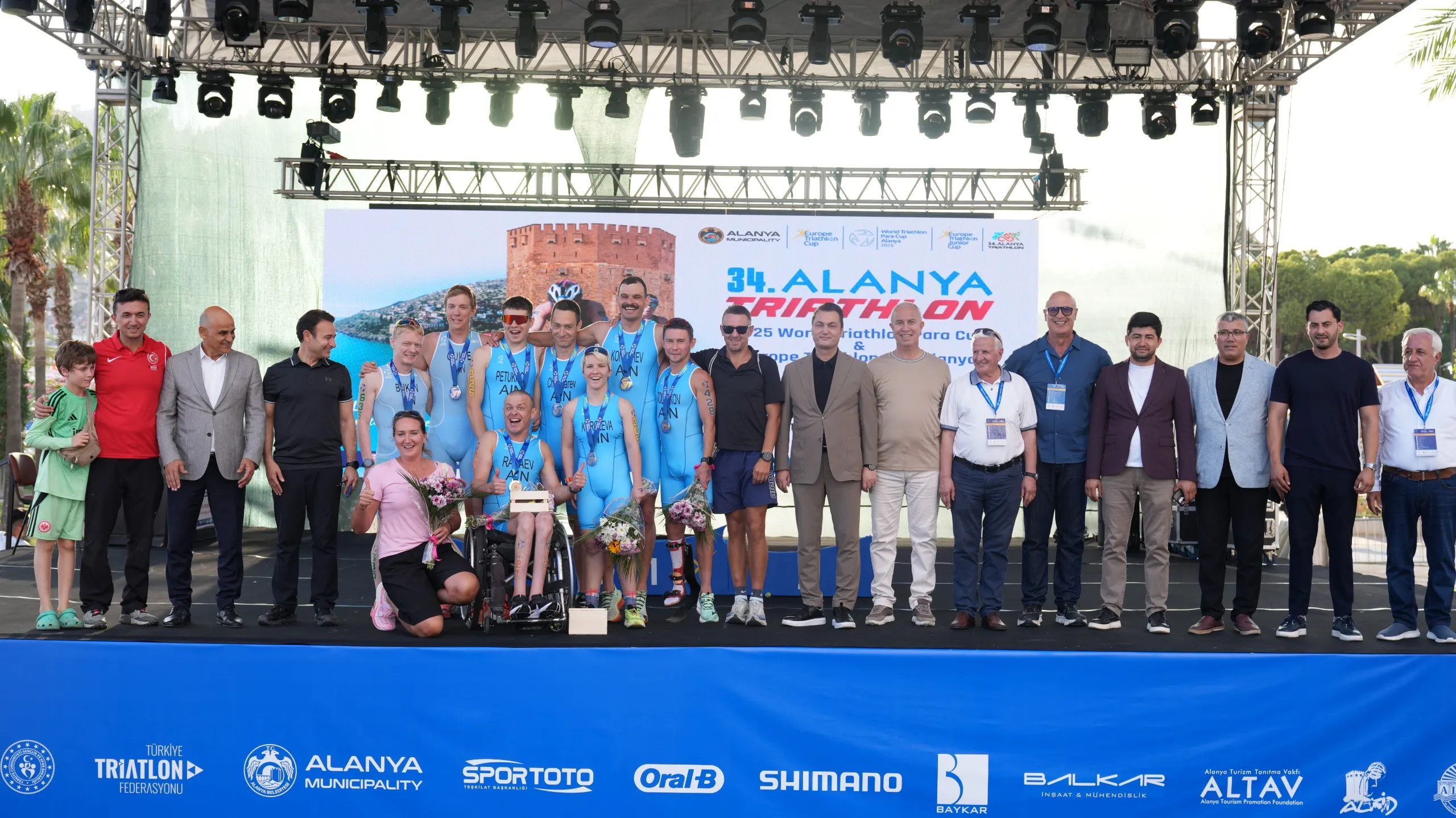 : DÜNYA ŞAMPİYONU RAZGATLIOĞLU ALANYA’DA COŞKUYLA KARŞILANDI : DÜNYA ŞAMPİYONU RAZGATLIOĞLU ALANYA’DA COŞKUYLA KARŞILANDI