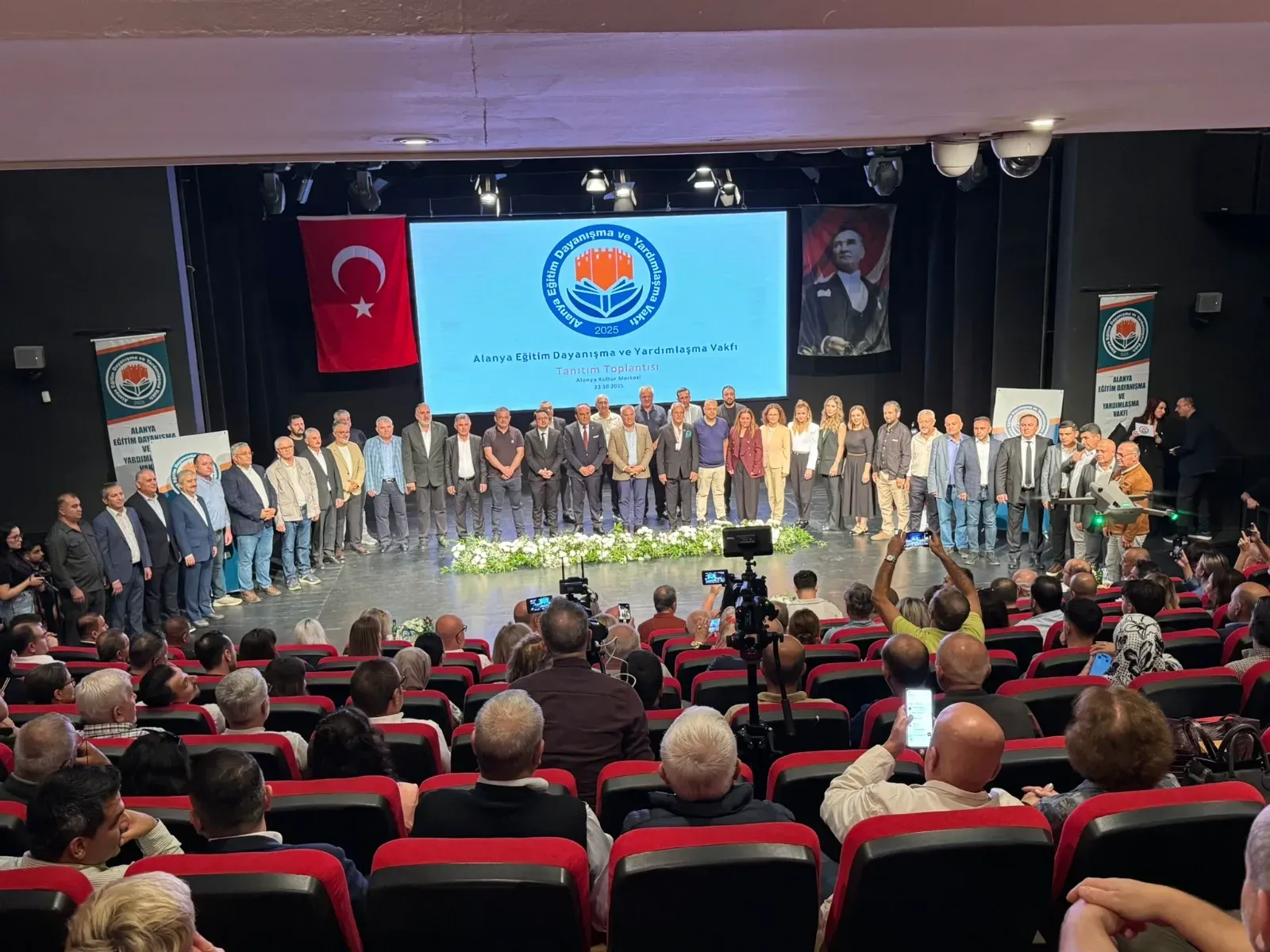 Alanya'da Mehmet Şahin'den iyiliğe ilk adım: 'Kimseyi yalnız bırakmayacağız'