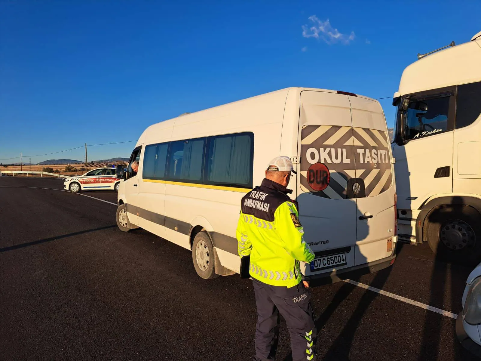 Jandarma Ekiplerinden Okul Servis Araçları Denetimi Jandarma Ekiplerinden Okul Servis Araçları Denetimi