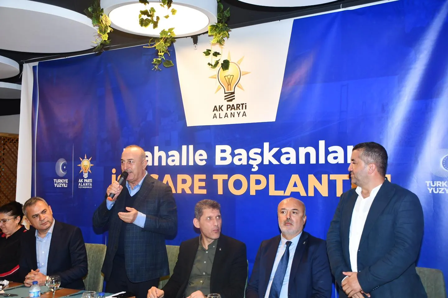 AK PARTİ MAHALLE BAŞKANLARI İSTİŞARE TOPLANTISI