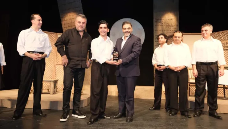 Alanya Belediye Tiyatrosu ekibi Ankara ve Adana’da büyüledi Alanya Belediye Tiyatrosu ekibi Ankara ve Adana’da büyüledi