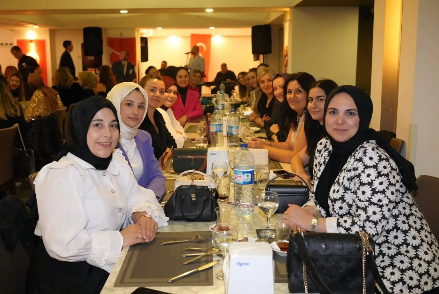 Alanya Belediyesi özel günde kendi öğretmenlerini unutmadı