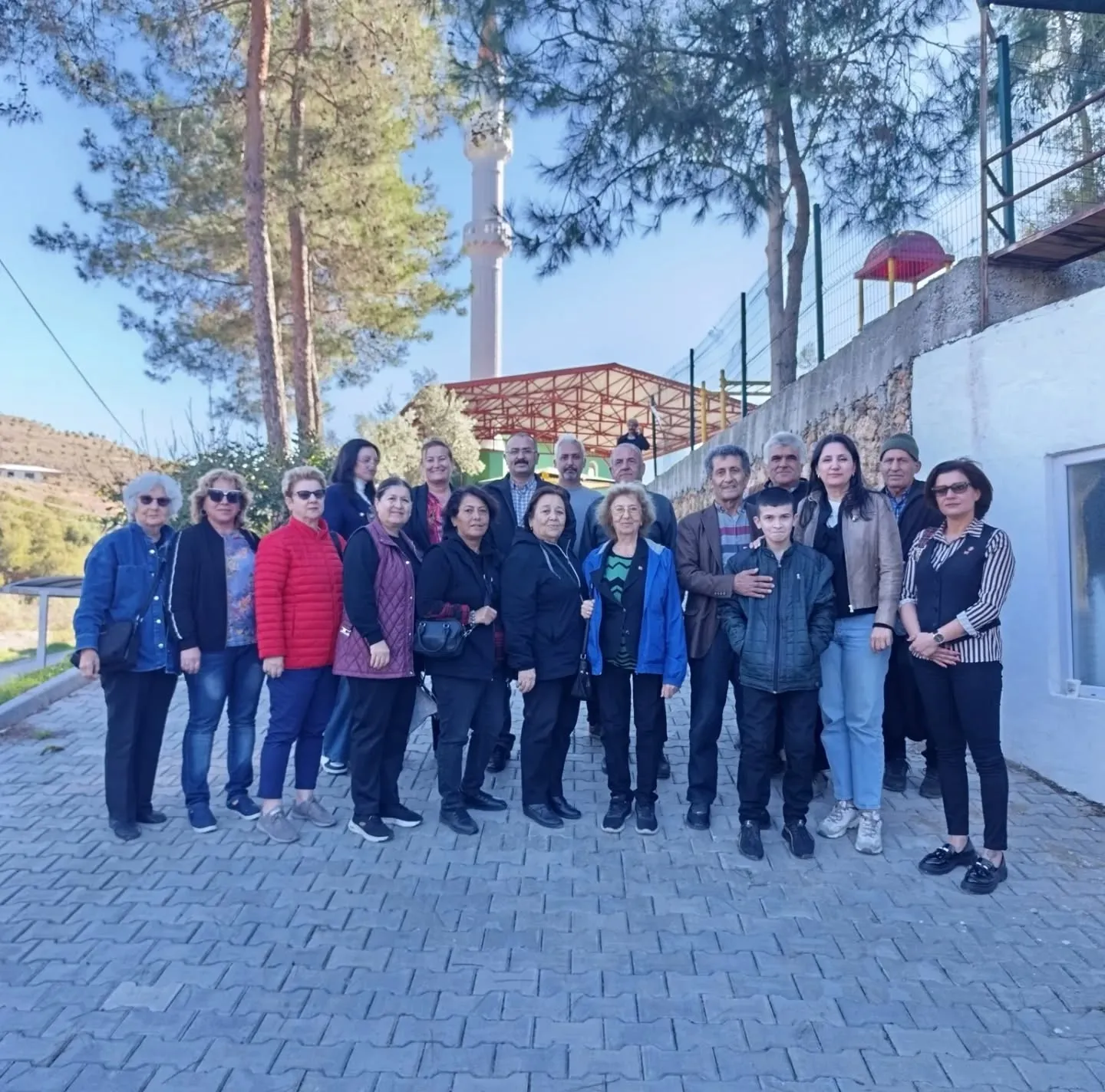 Alanya’da CHP’li kadınlardan fidan desteği