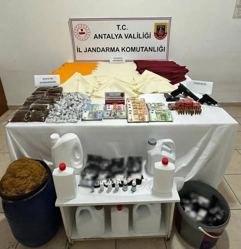 Alanya'da zehir tacirleri tek tek yakalandı