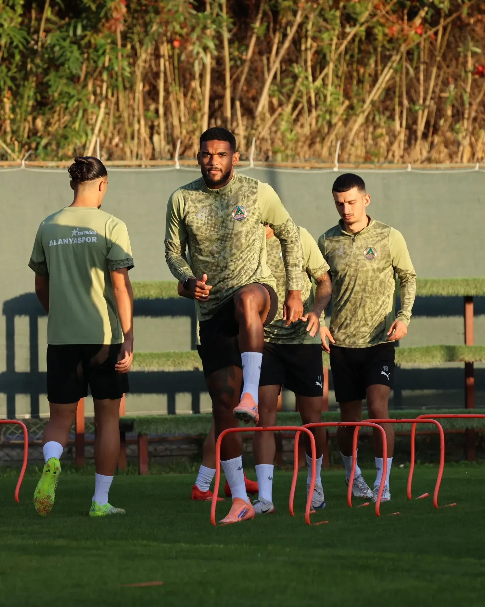 Alanyaspor'da milli arada tempo düşmedi