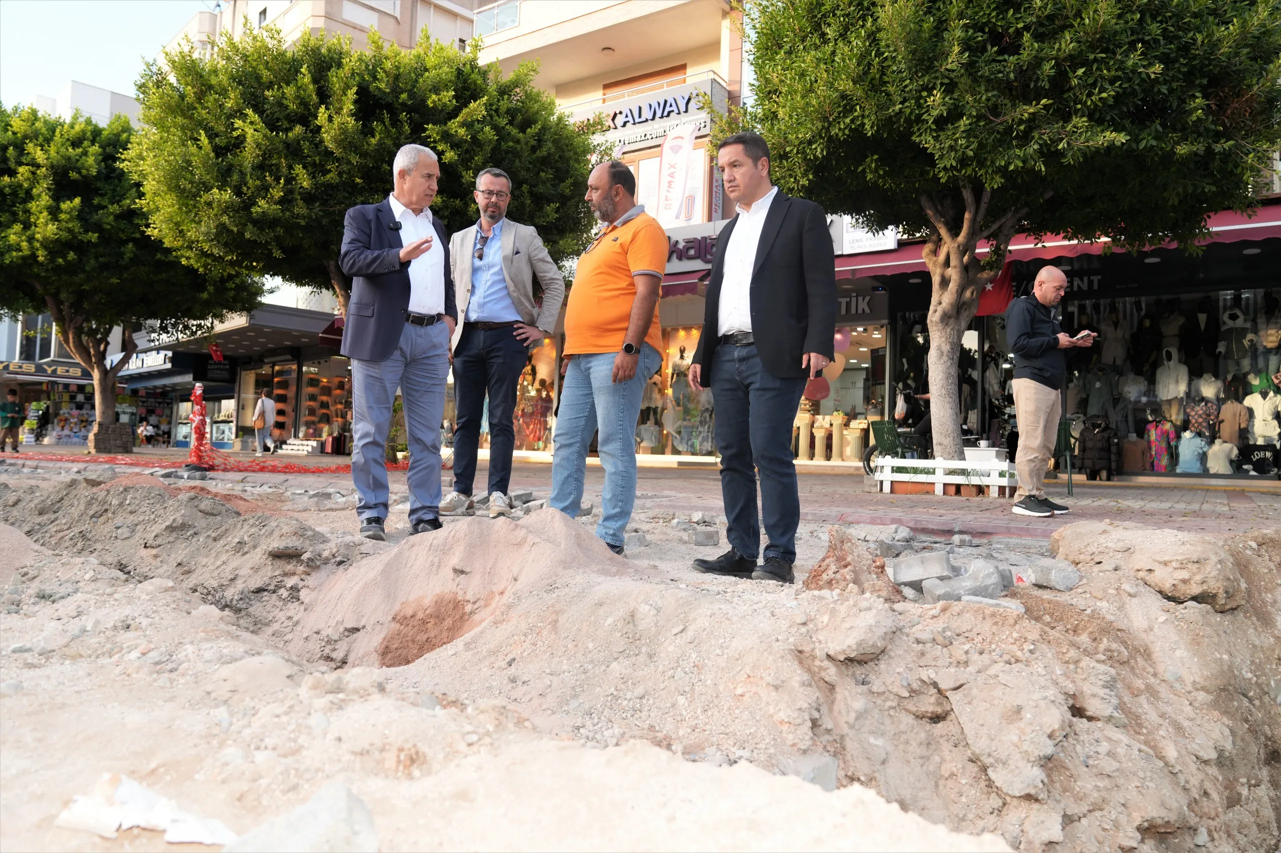 ATATÜRK CADDESİ TARİHİ DÖNÜŞÜMÜNDE VİTES YÜKSELTİLDİ!