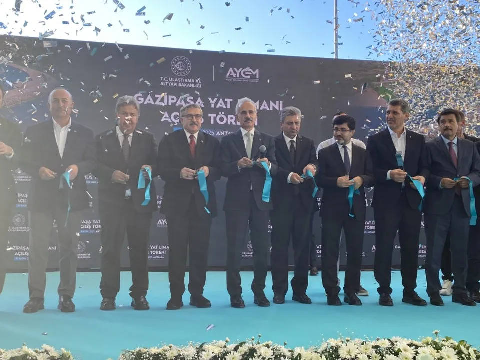 Bakan Uraloğlu, İş İnsanı Kerim Aydoğan'a Ait Gazipaşa Yat Limanı’nın Açılışını Yaptı