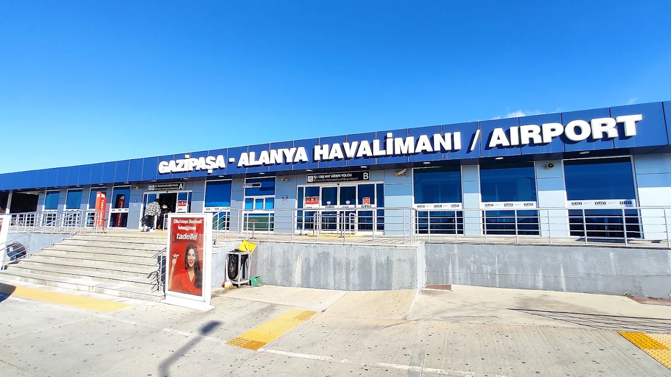 Gazipaşa-Alanya Havalimanı 1 milyona koşuyor