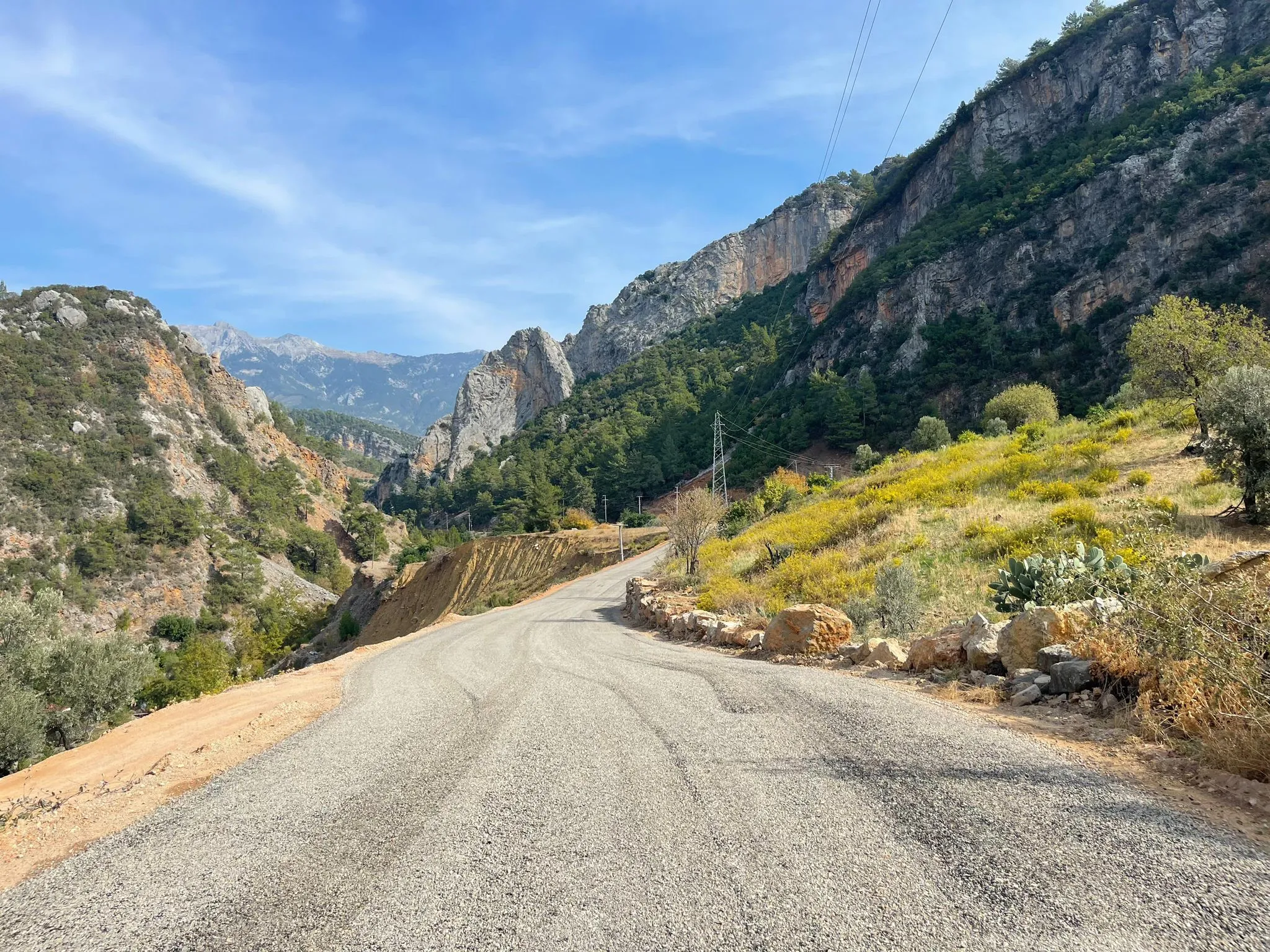 GAZİPAŞA BELEDİYESİ ÇAKMAK MAHALLESİ’NDE ASFALT ÇALIŞMALARINI SÜRDÜRÜYOR