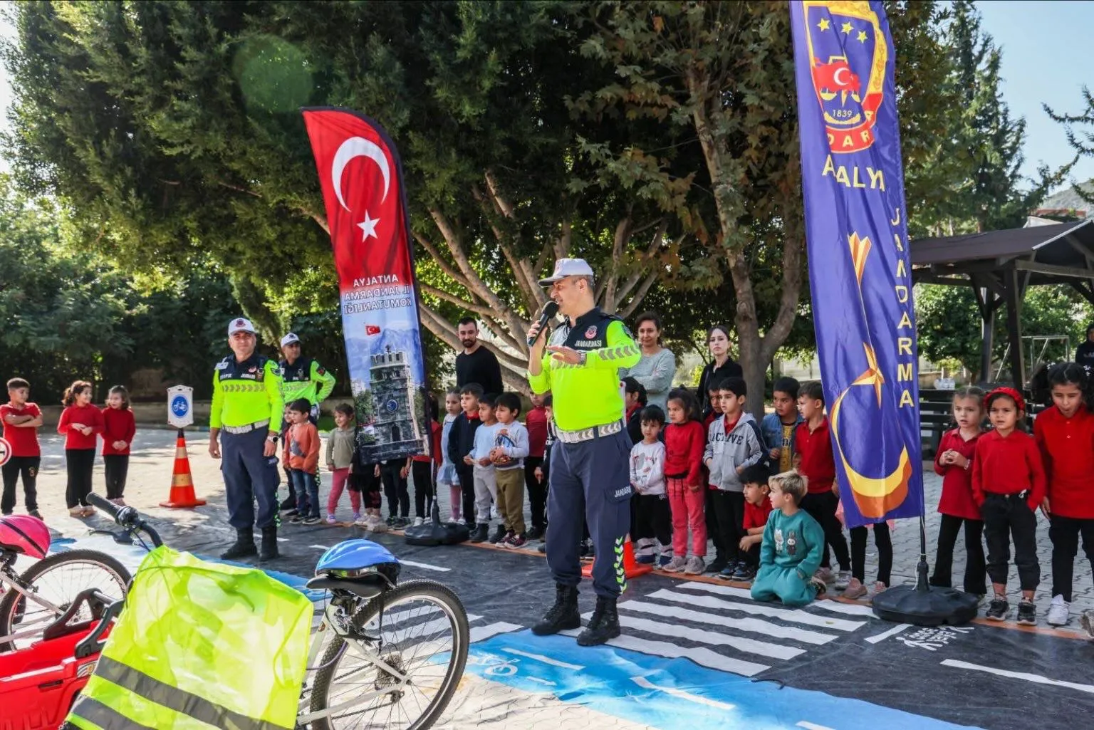 Jandarmadan Öğrencilere Trafik Eğitimi