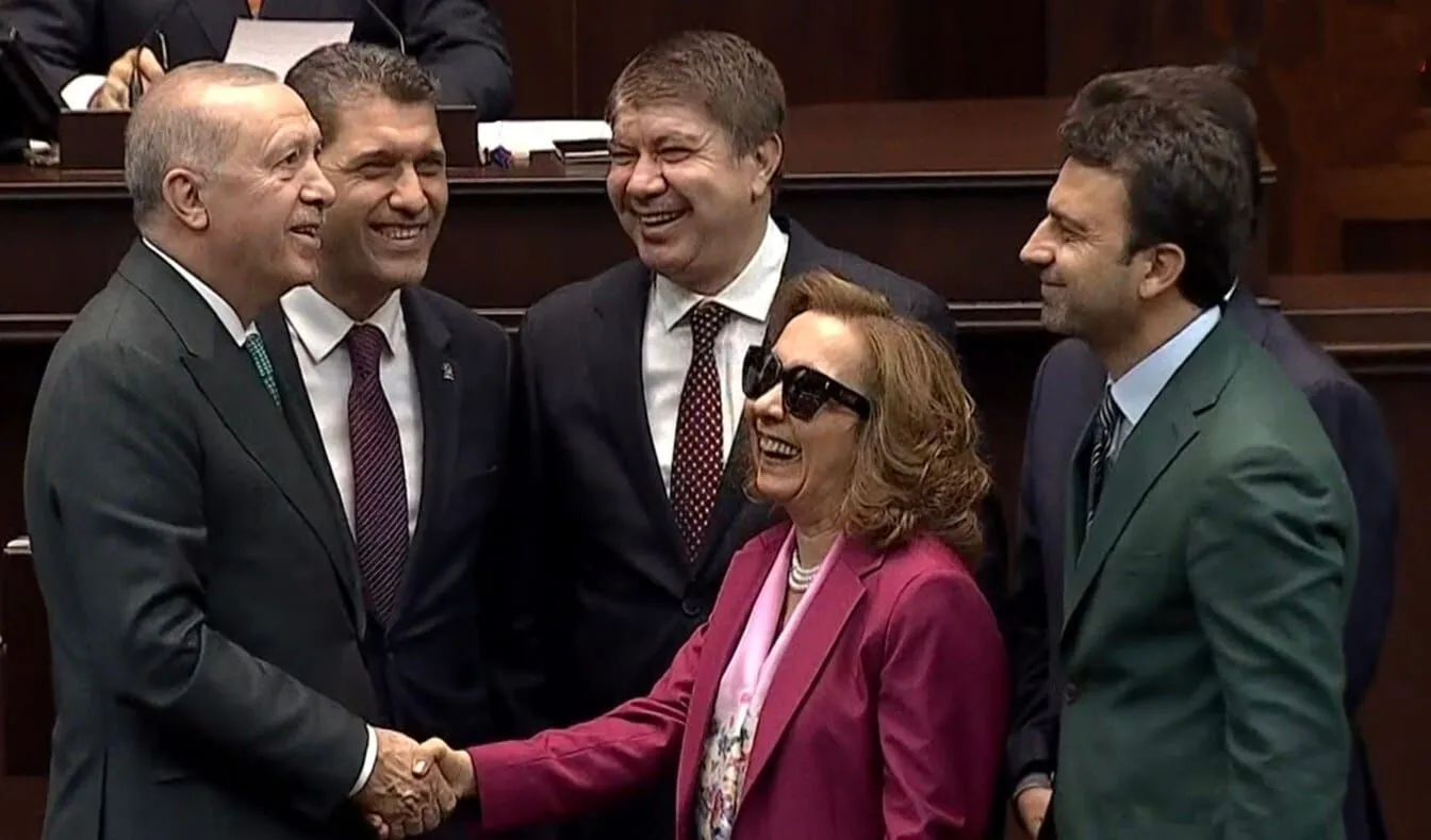 Menderes Türel'den kahkahalı paylaşım