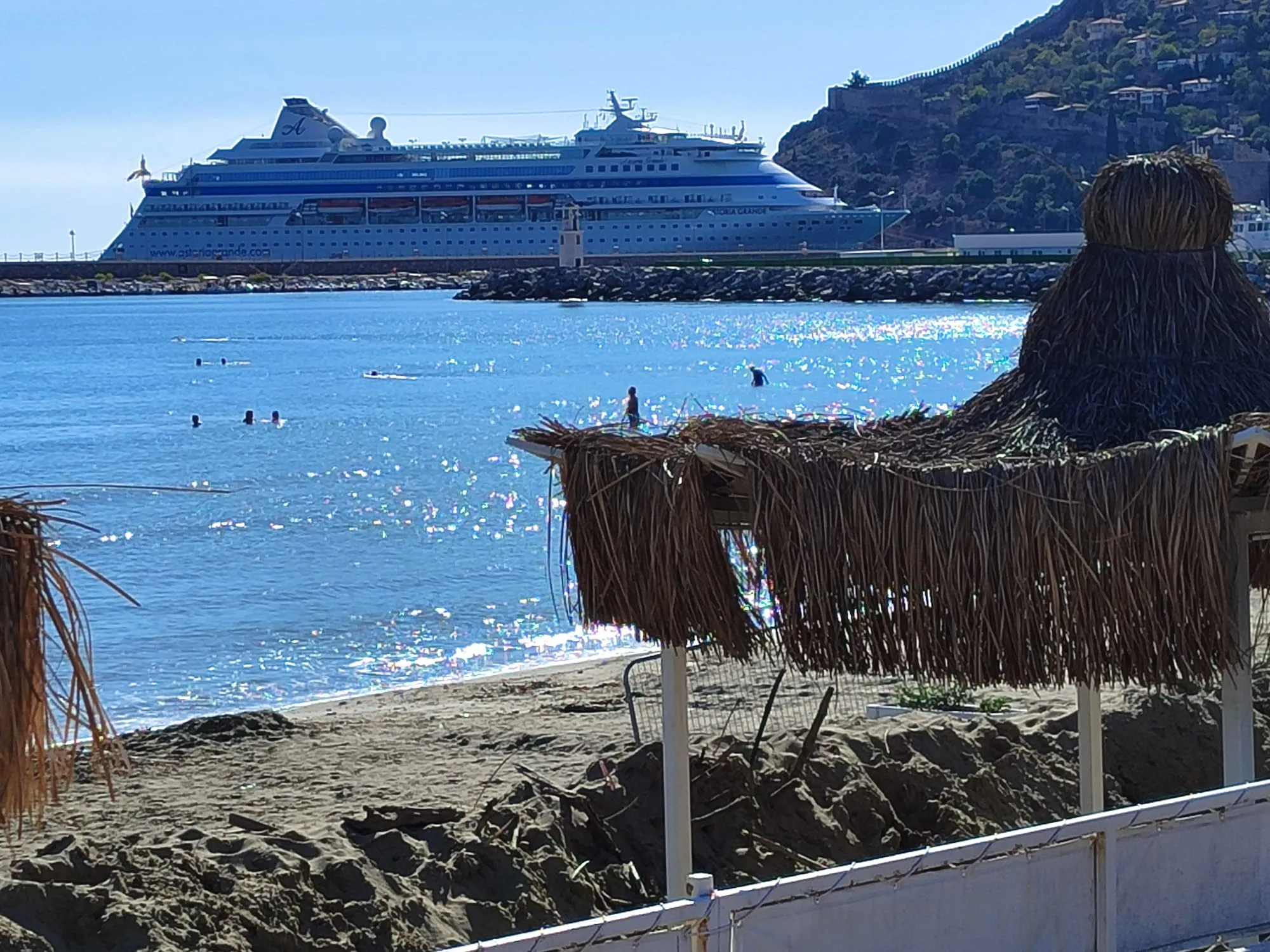 Ruslar bu kez havadan değil, denizden geldi: Alanya'yı doldurdular