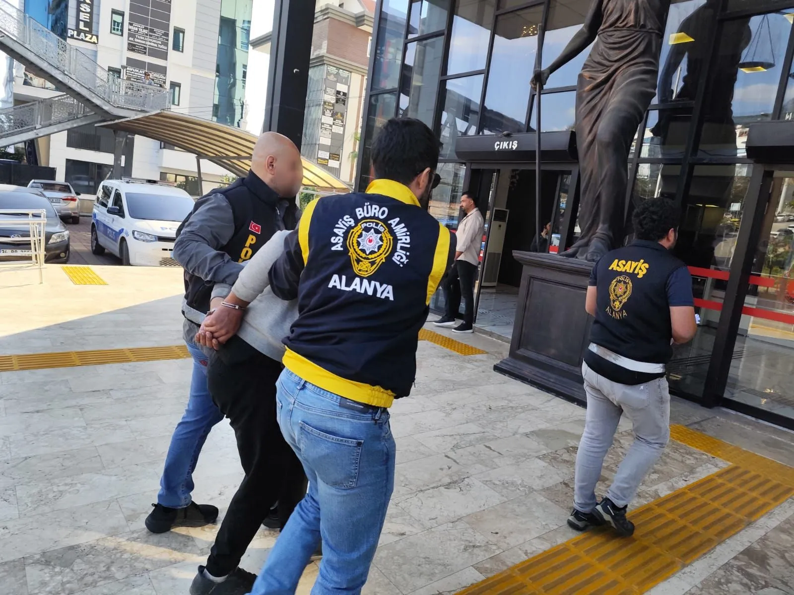 Saldırgan YAKALANDI VE tutuklandı