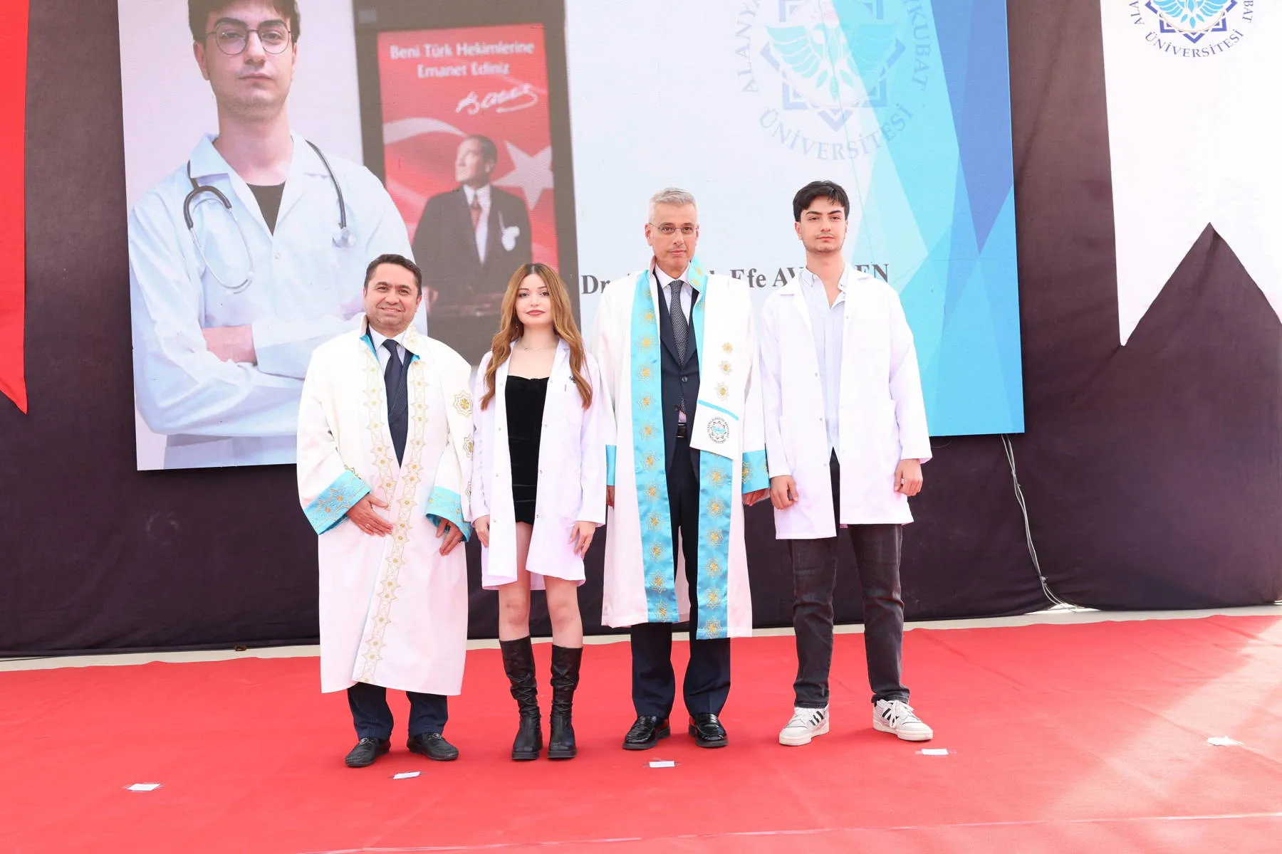 Tıp Fakültesi'nde geleceğin hekimleri, mesleklerine ilk adımlarını attı.