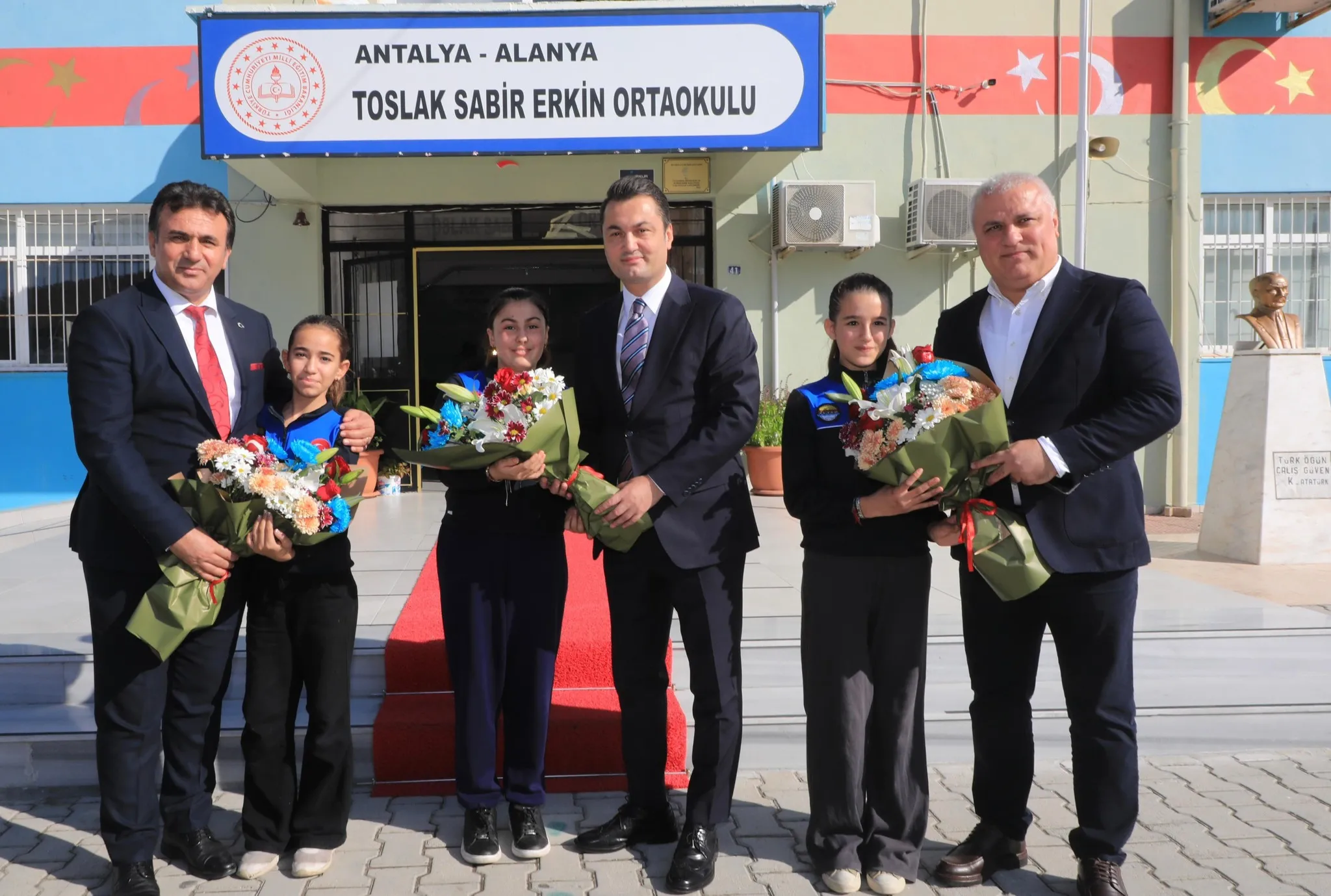 TOBB ve ALTSO desteğiyle öğrencilere spor malzemesi yardımı yapıldı