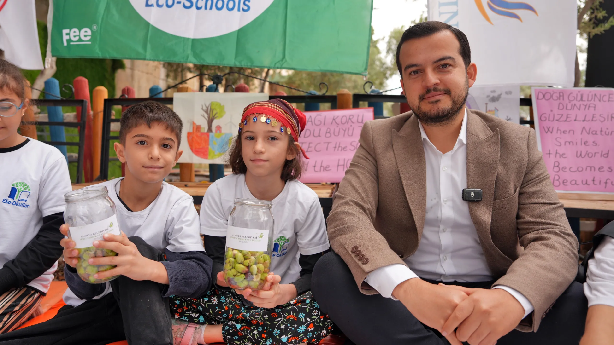 ALANYA BELEDİYESİ, EKO-OKULLAR VE MAVİ BAYRAKLI TESİSLERLE ZEYTİN KIRMA ETKİNLİĞİ GERÇEKLEŞTİRDİ