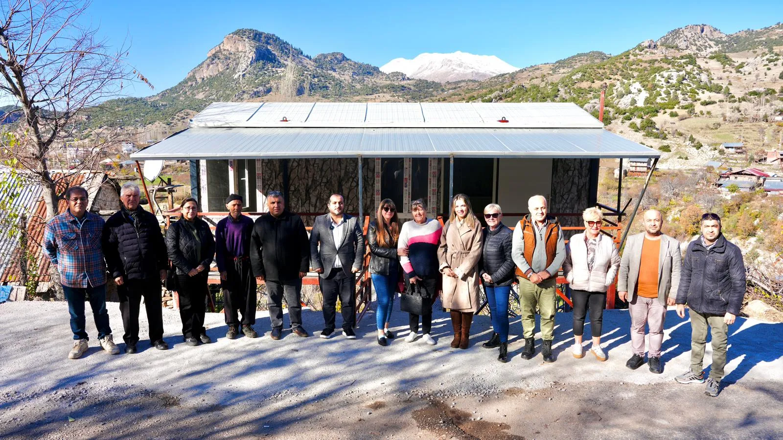 ALANYA BELEDİYESİ VE HAYIRSEVERLERDEN HASAN AMCAYA KONTEYNER EV DESTEĞİ