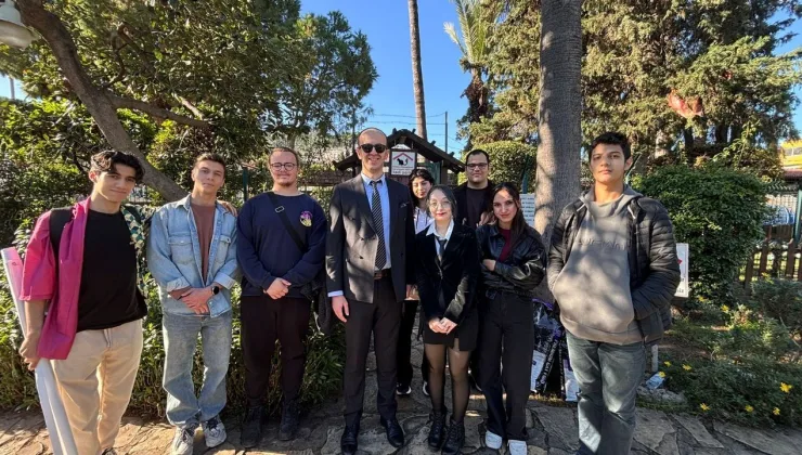 Alanya Üniversitesi öğrencilerinden can dostlara dokunan etkinlik