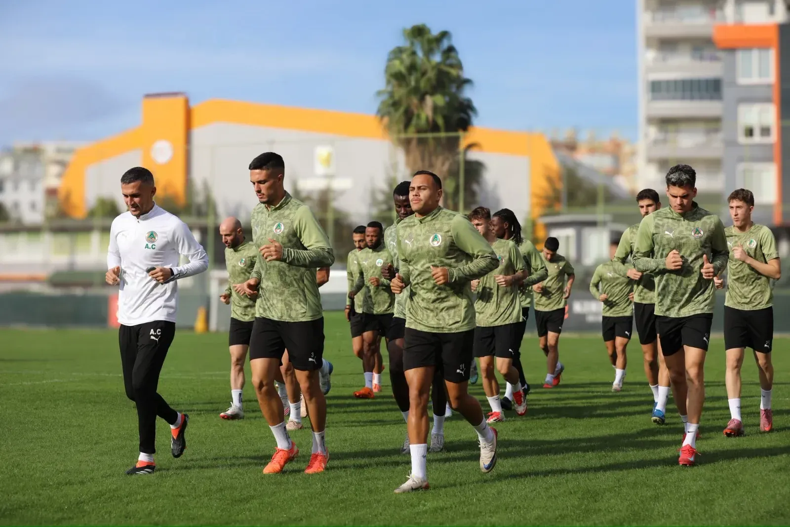 Alanyaspor'da toplarlanma sinyalleri