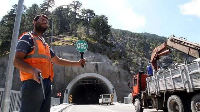 Antalya-Alanya Otoyolu’nda tünelin ucu göründü