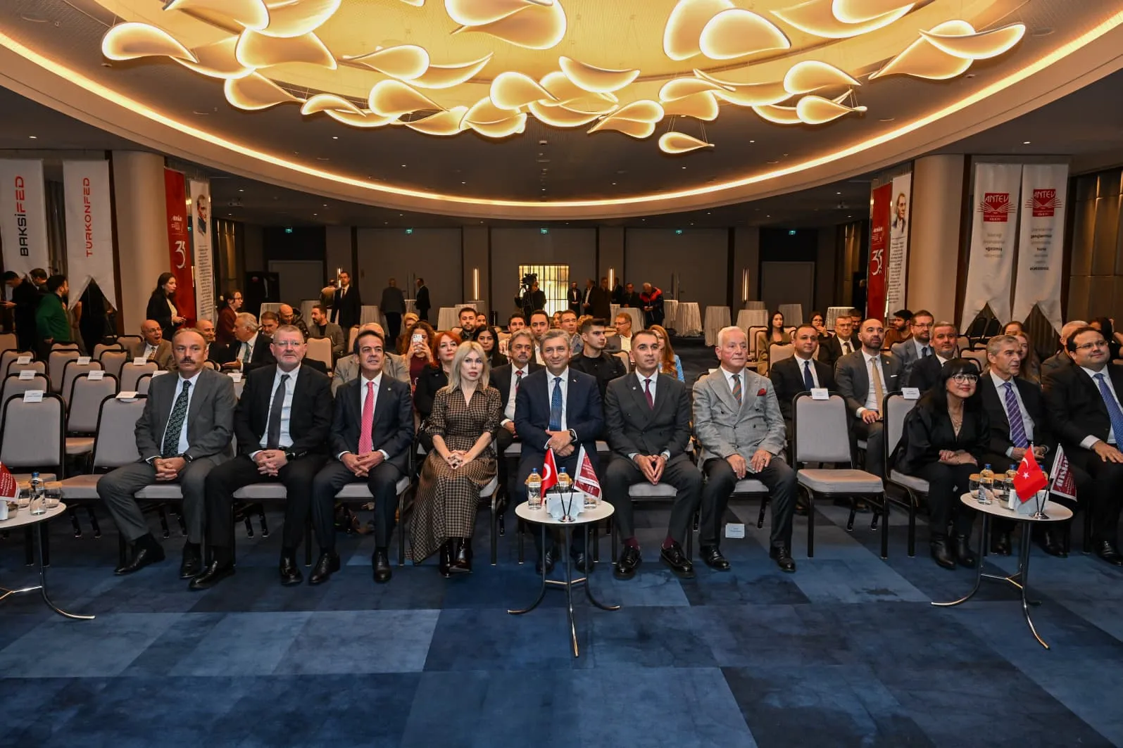 ANTALYA’DA GİRİŞİMCİLİK PROJELERİ ÖDÜLLENDİRİLDİ