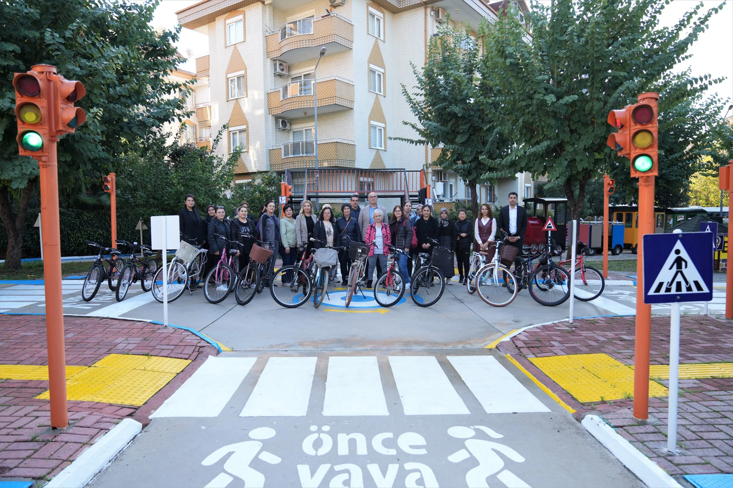 "HAYALLERİNE PEDAL ÇEVİR" PROJESİ BAŞLADI: KADINLARA ÜCRETSİZ BİSİKLET EĞİTİMİ 