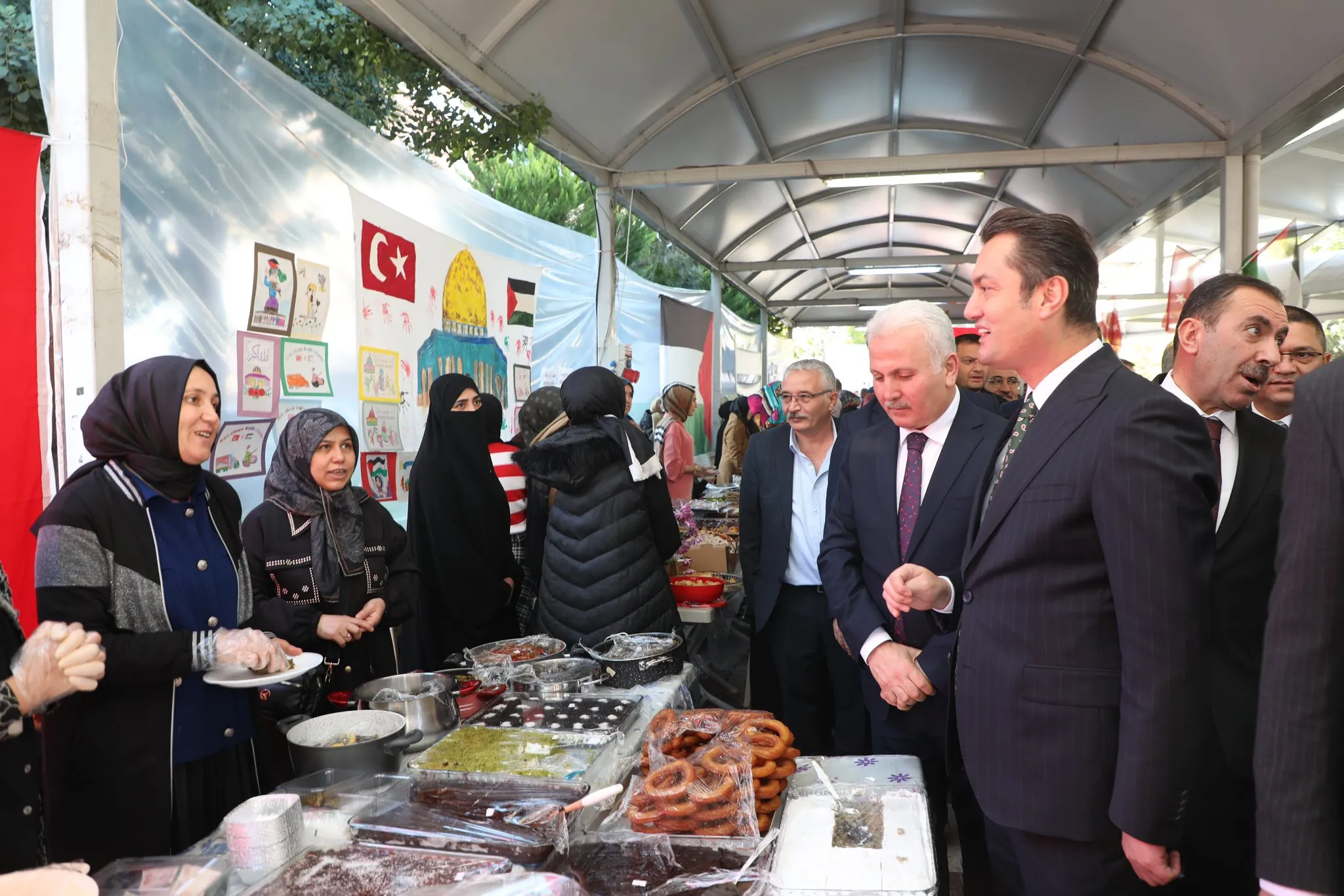 Mazlum Gazze halkı için Alanya’da “Hayır Çarşısı” kuruldu