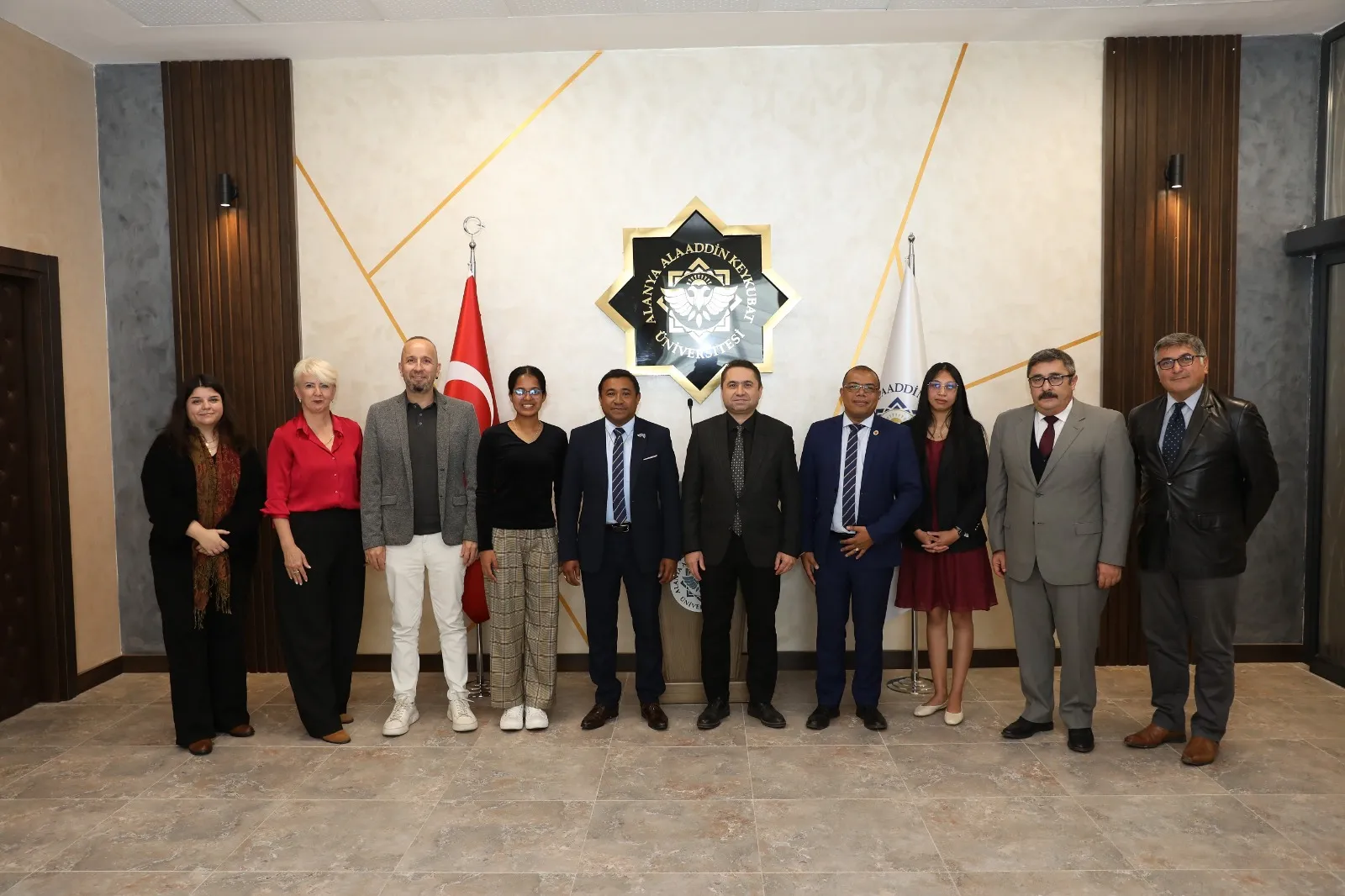 REKTÖR TÜRKDOĞAN’IN KONUKLARI MADAGASKAR’DAN