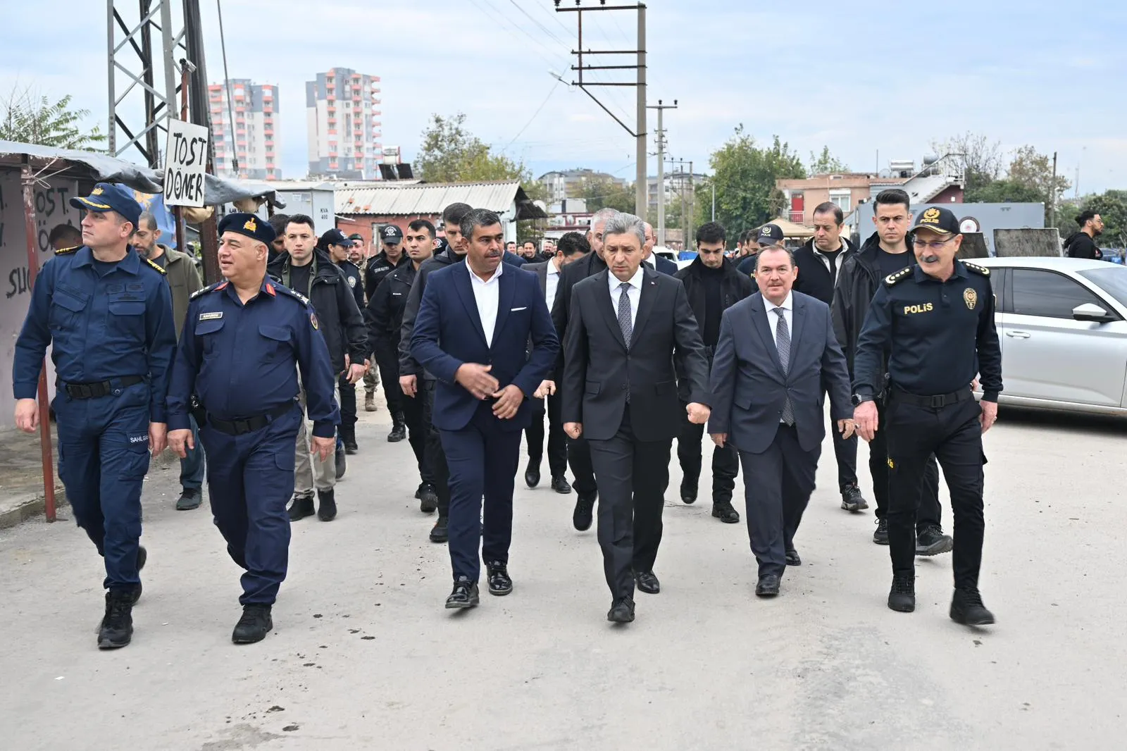 VALİ ŞAHİN: YEŞİLDERE MAHALLESİ’Nİ ZEHİR TACİRLERİNDEN TEMİZLEYECEĞİZ