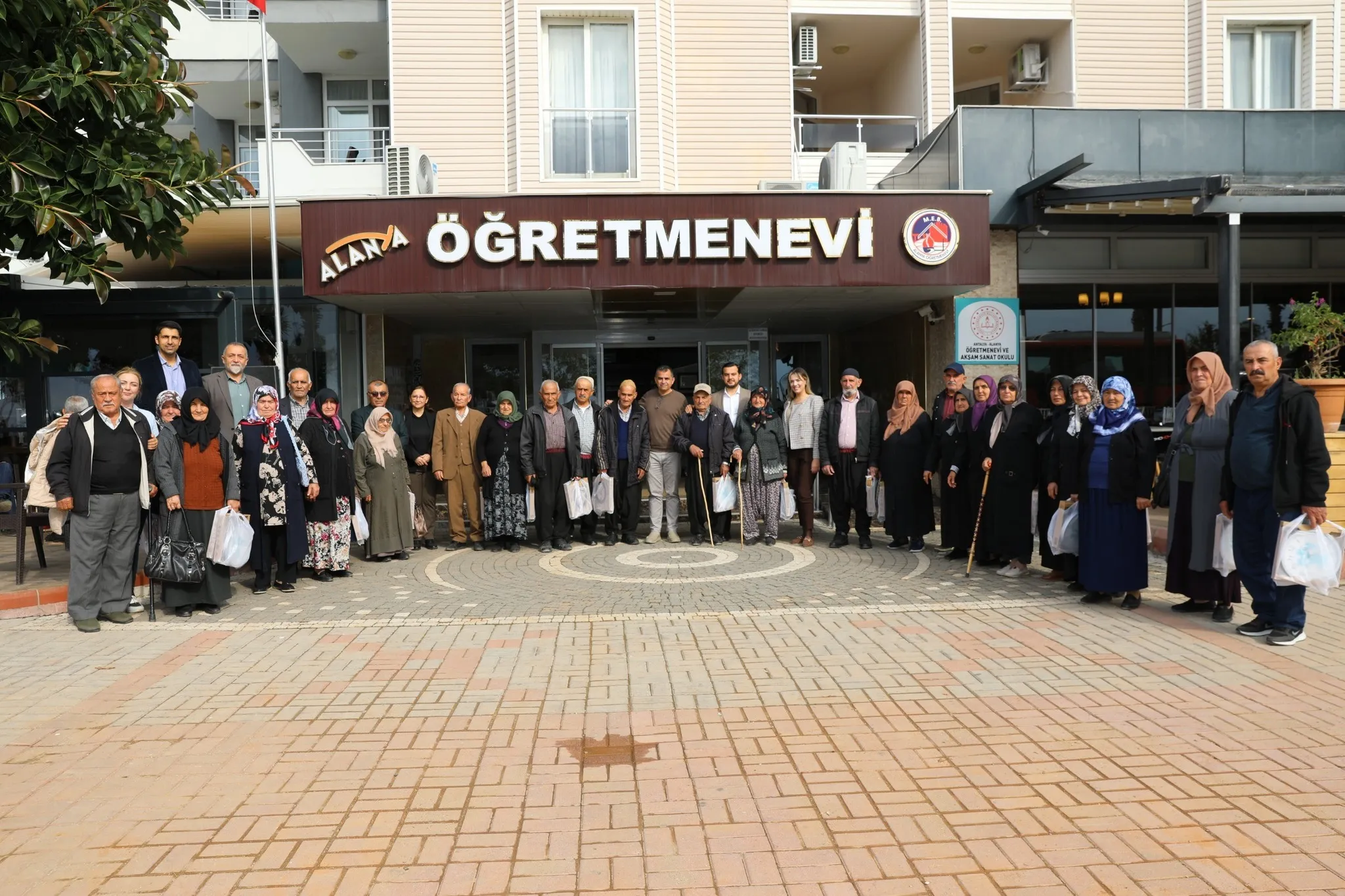 "Yaşlılara Yönelik Kale Gezileri" Devam Ediyor