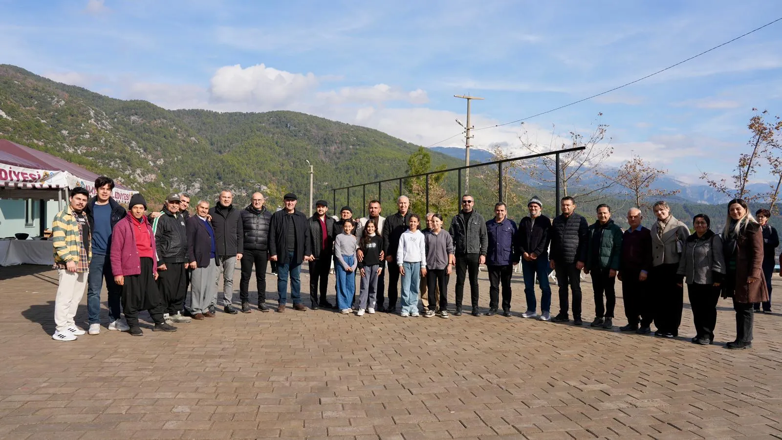 AKÇATI’DA İMECE USULÜYLE YAPILAN ÇOK AMAÇLI SALON HİZMETE AÇILDI