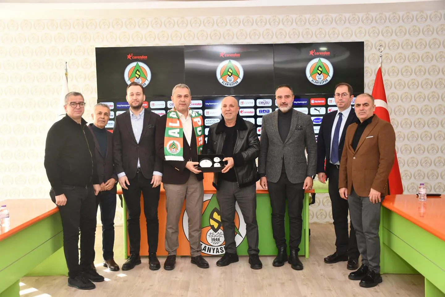 Alanya Ak Parti’den Alanyaspor’a ziyaret