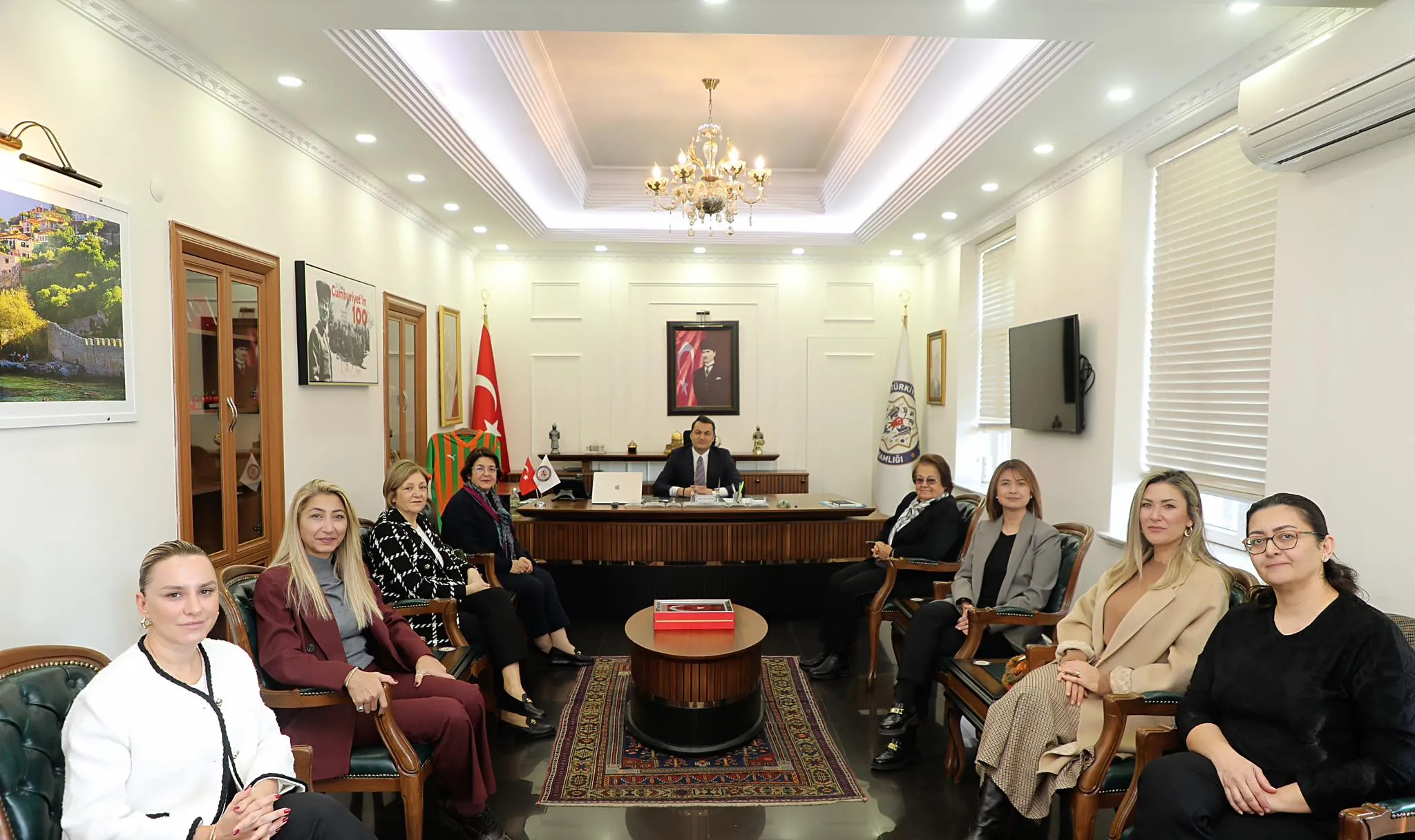 Dernek Başkanı Okan ve Yönetim Kurulu Üyeleri Kaymakam Öztürk'ü Ziyaret Etti