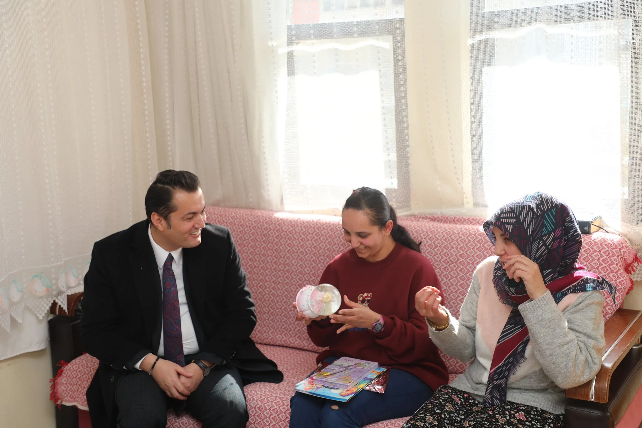 Kaymakam Öztürk ev ziyaretlerine devam