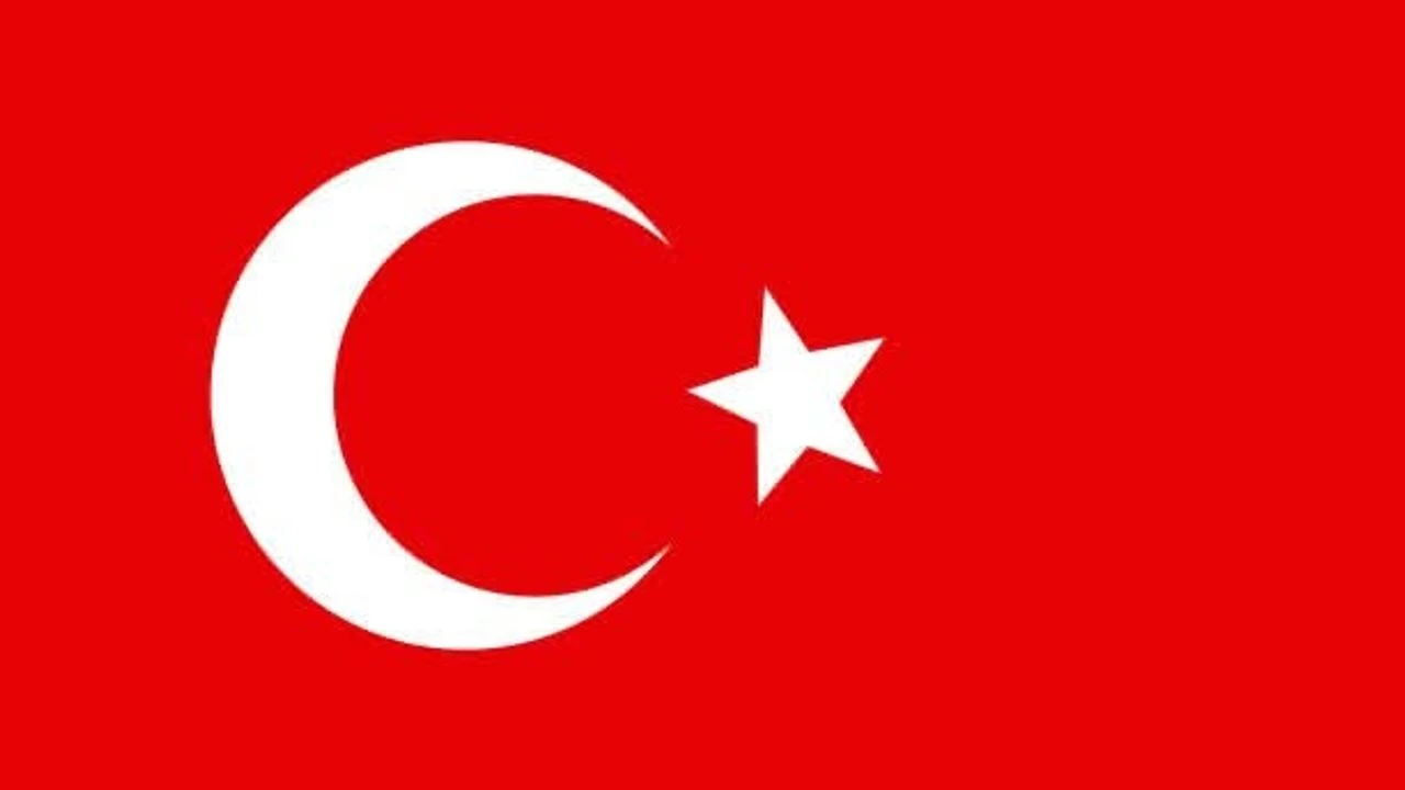 Mahmutlar Muhtarı Sönmez’den anlamlı çağrı: "Bayraklarımızı asalım"